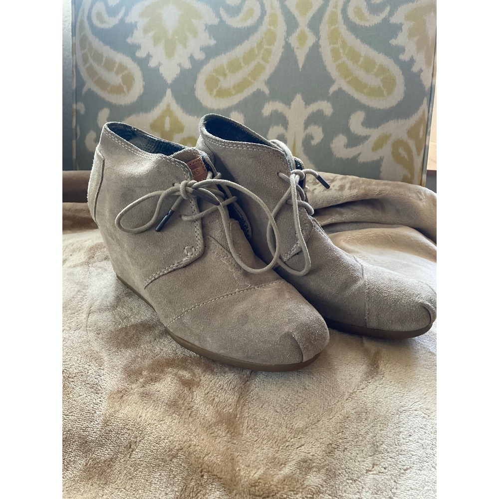 TOMS Desert Wedge Taupe Suede Lace Up Ankle Booties Womens 8w Chukka Boots